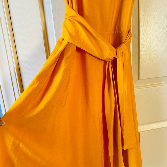 Bright yellow crushed silk midi dress💛 - Picture 2 of 11